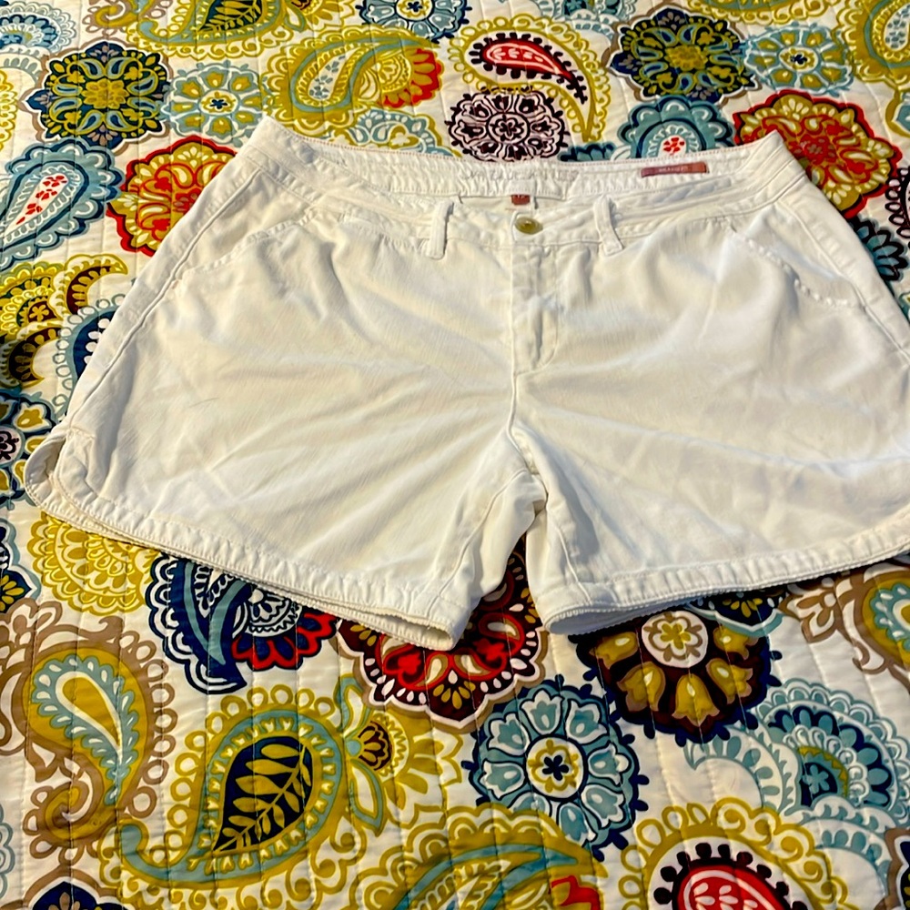 White Jag Jeans shorts.
